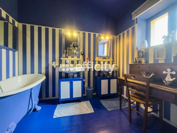 Maison 8 pièces - 310 m²