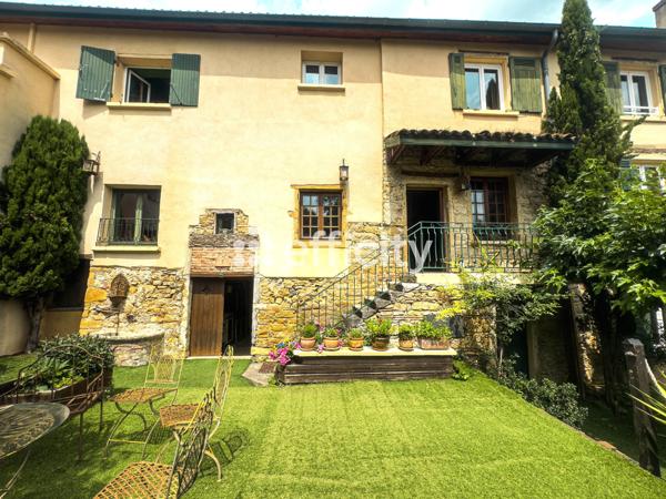 Maison 8 pièces - 310 m²