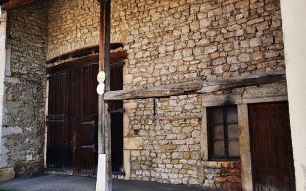 Maison à vendre    5 pièces •  Artemare