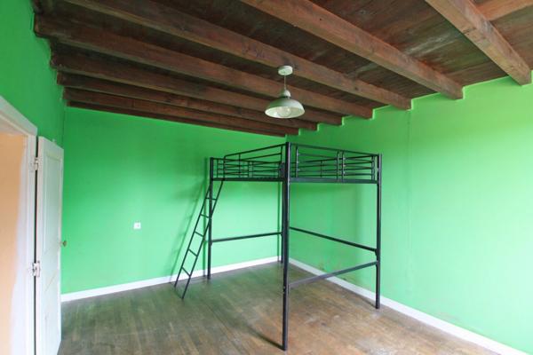 Maison de campagne, 2 chambres sur un terrain de 8000 m².