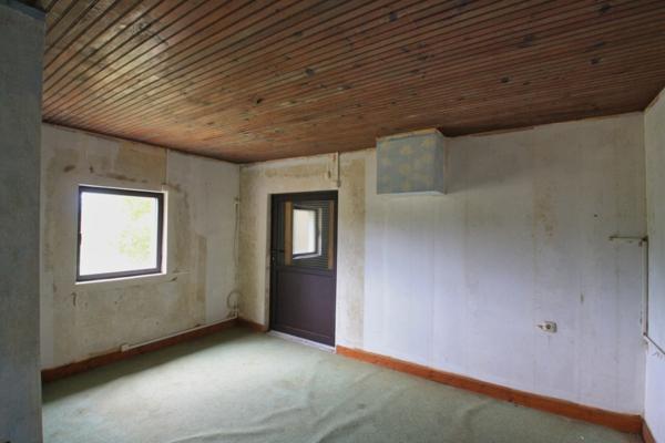 Maison de campagne, 2 chambres sur un terrain de 8000 m².