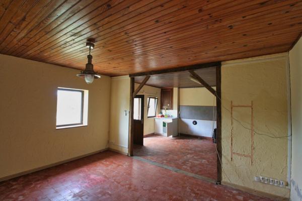 Maison de campagne, 2 chambres sur un terrain de 8000 m².