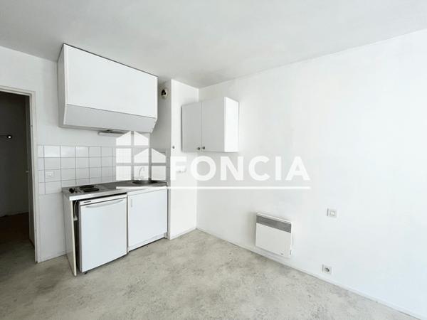 Location Studio 25 m² - 36 RUE CHARLES GILLE Tours 37000