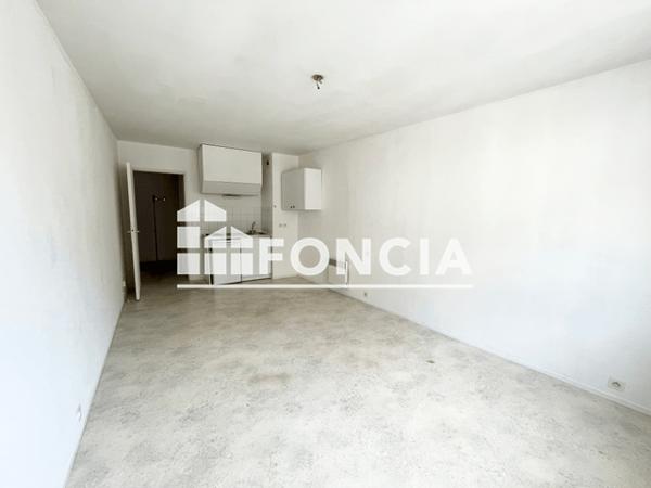 Location Studio 25 m² - 36 RUE CHARLES GILLE Tours 37000