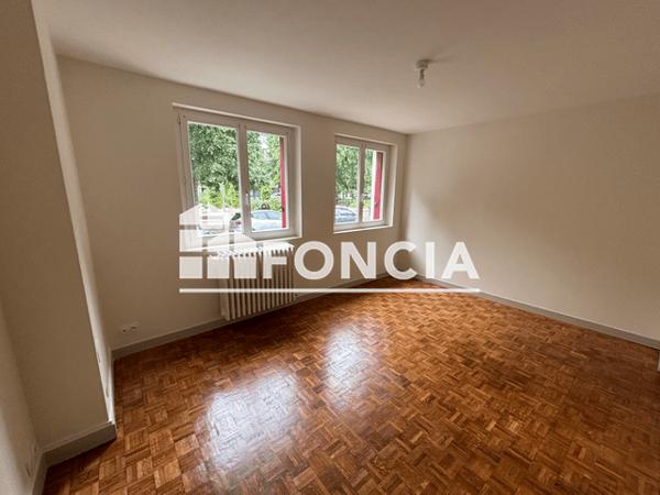 Location Appartement 2 pièces 49.54 m² - 25 PLACE NICOLAS FRUMEAUD Tours 37000