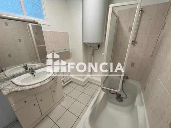 Location Appartement 2 pièces 49.54 m² - 25 PLACE NICOLAS FRUMEAUD Tours 37000