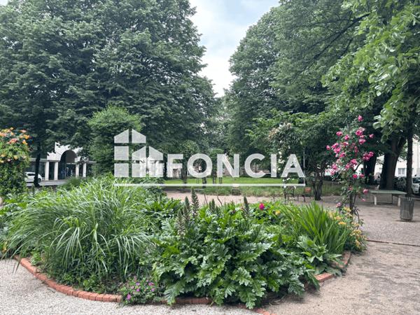 Location Appartement 2 pièces 49.54 m² - 25 PLACE NICOLAS FRUMEAUD Tours 37000