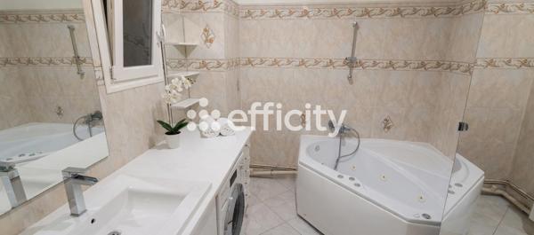 Appartement
         3 pièces
        - 85 m² Bien prestige 436 800 € *