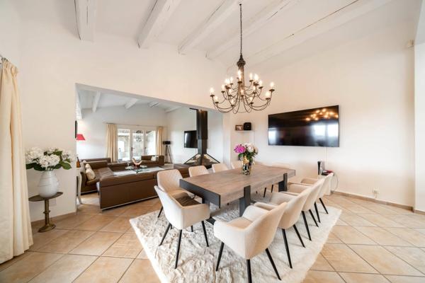 Maison
         8 pièces
        - 265 m² Exclusivité 1 490 000 € *