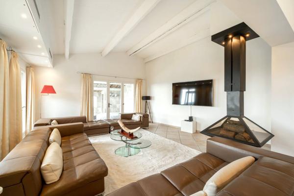 Maison
         8 pièces
        - 265 m² Exclusivité 1 490 000 € *