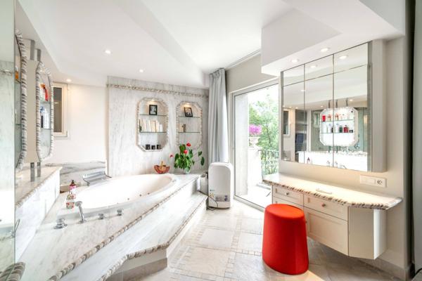 Maison
         8 pièces
        - 265 m² Exclusivité 1 490 000 € *