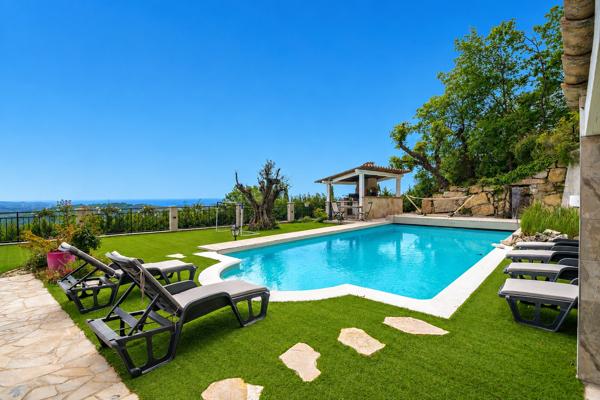 Maison
         8 pièces
        - 265 m² Exclusivité 1 490 000 € *