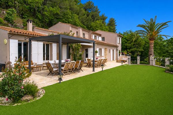 Maison
         8 pièces
        - 265 m² Exclusivité 1 490 000 € *