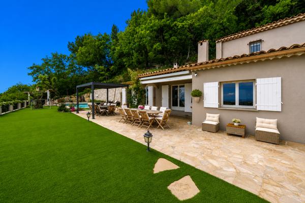 Maison
         8 pièces
        - 265 m² Exclusivité 1 490 000 € *