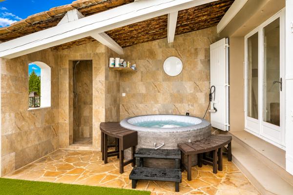 Maison
         8 pièces
        - 265 m² Exclusivité 1 490 000 € *