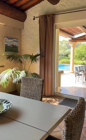 Propriété à vendre entre Peynier et Trets sur plus d'un hectare, maison principale environ 225 m2