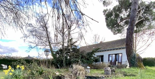 Maison avec grande dépendance aux portes de Le Blanc