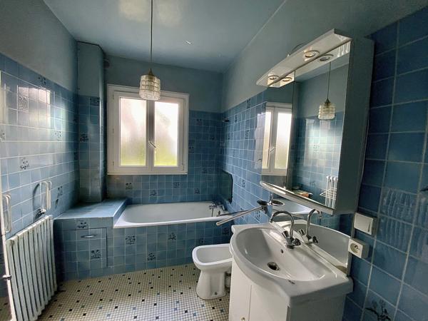 Maison avec grande dépendance aux portes de Le Blanc