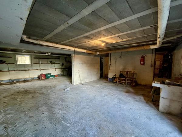 Maison avec grande dépendance aux portes de Le Blanc