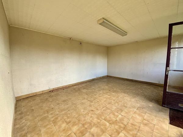 Maison avec grande dépendance aux portes de Le Blanc