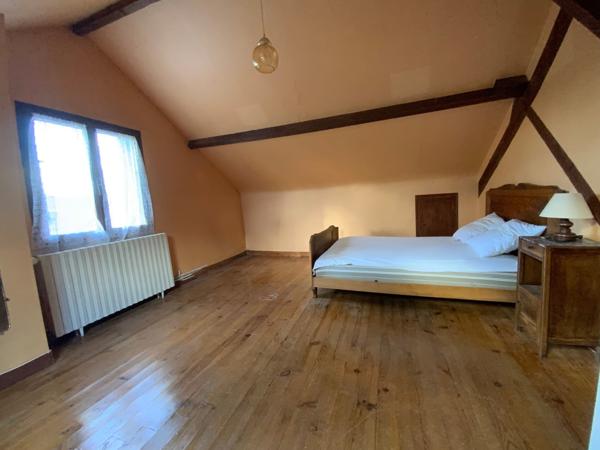 Maison avec grande dépendance aux portes de Le Blanc