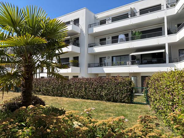 AURAY T.3 HYPER CENTRE VILLE AVEC GARAGE ET TERASSE- 69 m² HYPER CENTRE AVEC GARAGE , Auray