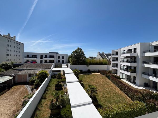 AURAY T.3 HYPER CENTRE VILLE AVEC GARAGE ET TERASSE- 69 m² HYPER CENTRE AVEC GARAGE , Auray