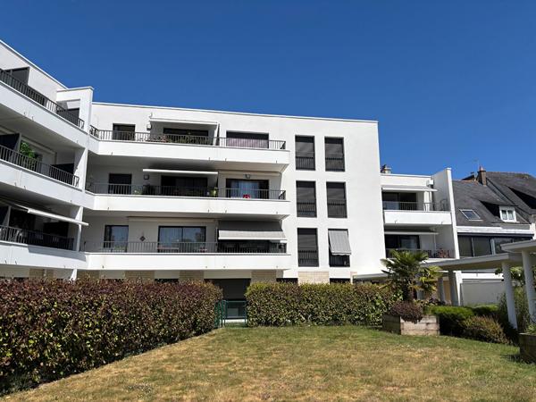 AURAY T.3 HYPER CENTRE VILLE AVEC GARAGE ET TERASSE- 69 m² HYPER CENTRE AVEC GARAGE , Auray