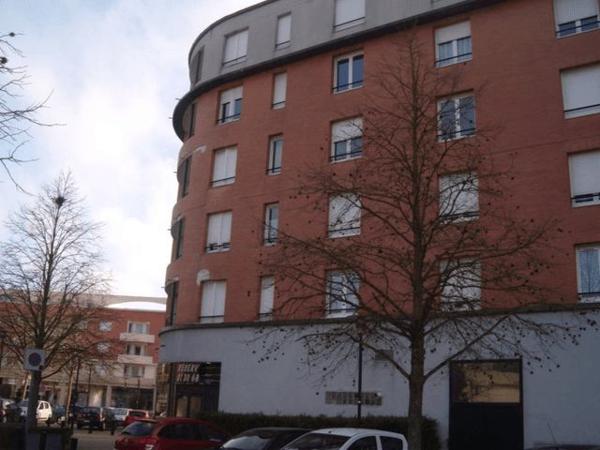 Studio T1 F1 23.2 m² à Elancourt 2 RUE DE BUCAREST 78990 à louer