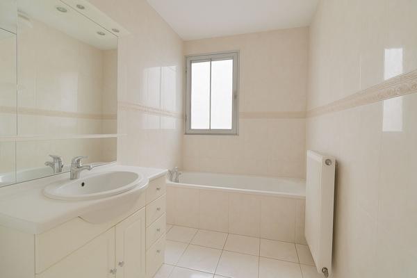 Appartement La Courneuve 5 pièces 104.7 m2