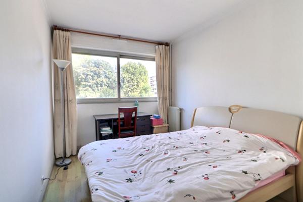 Appartement La Courneuve 5 pièces 104.7 m2