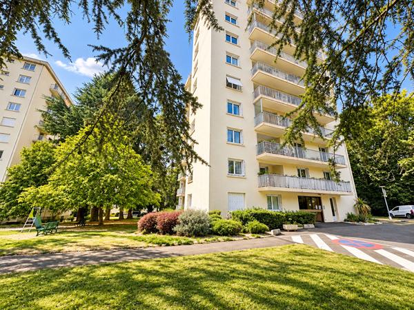 Appartement 107 m² Triple exposition Plein sud Parking Cave Ascenseur