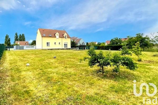 Maison 5 pièces de 145 m² à Sainte-Gemme-Moronval (28500)