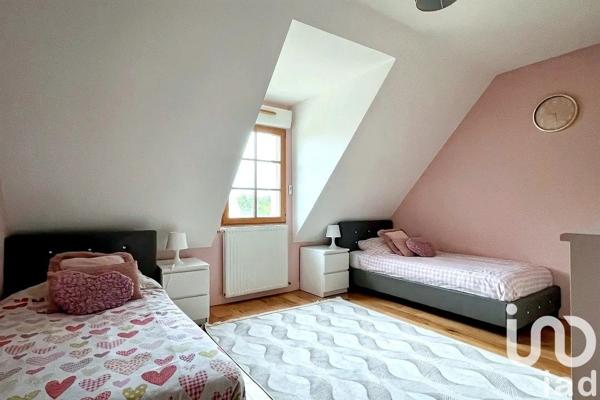 Maison 5 pièces de 145 m² à Sainte-Gemme-Moronval (28500)