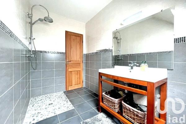 Maison 5 pièces de 145 m² à Sainte-Gemme-Moronval (28500)