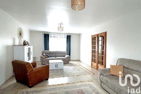 Maison 5 pièces de 145 m² à Sainte-Gemme-Moronval (28500)