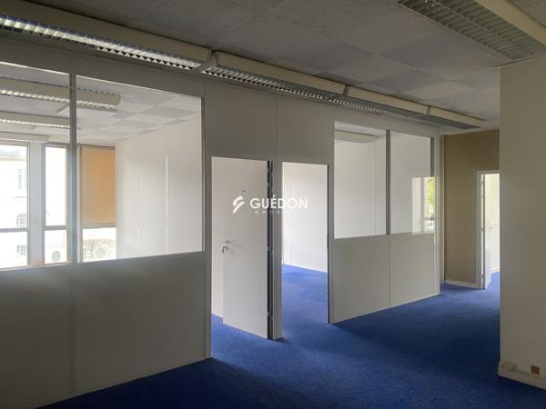 A LOUER - BUREAUX SUR 120 M²