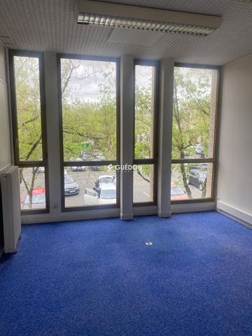 A LOUER - BUREAUX SUR 120 M²