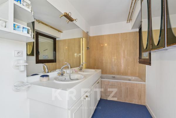 Dernier étage avec terrasses et vue dégagée