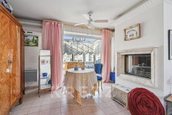 Dernier étage avec terrasses et vue dégagée