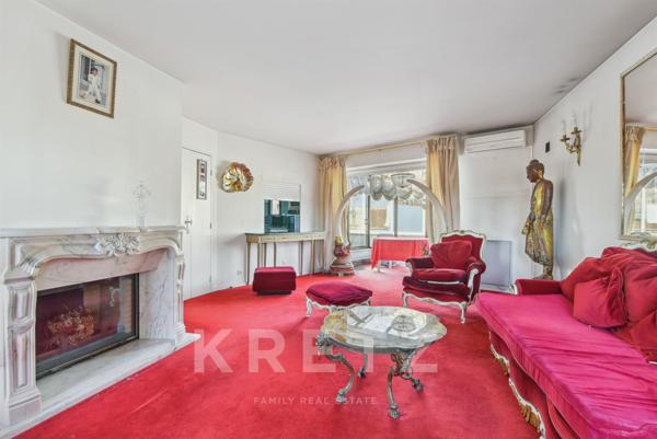 Dernier étage avec terrasses et vue dégagée