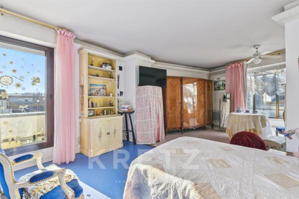 Dernier étage avec terrasses et vue dégagée