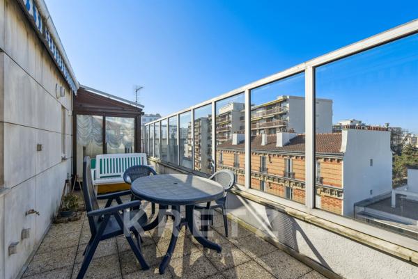 Dernier étage avec terrasses et vue dégagée