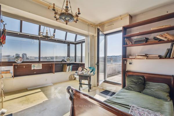 Dernier étage avec terrasses et vue dégagée