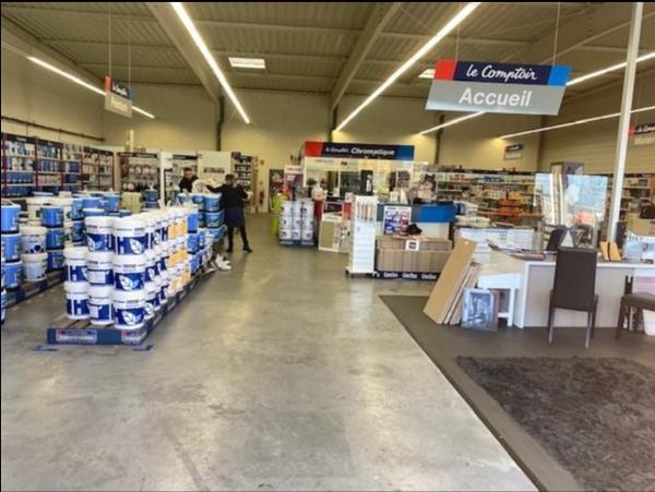 Local Commercial 710m² – Cholet