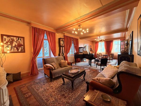 Bien d'exception ! Maison de Maître de 375 m2 sur 90 ares de terrain - Montreux Château