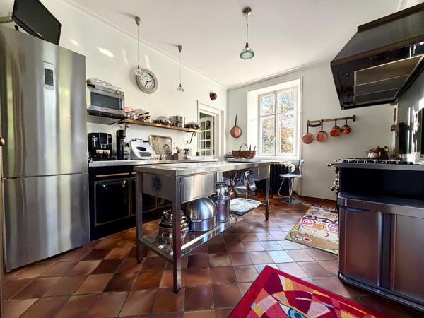 Bien d'exception ! Maison de Maître de 375 m2 sur 90 ares de terrain - Montreux Château