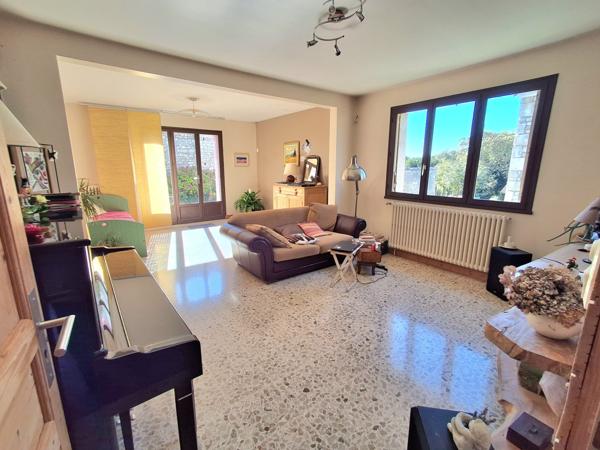 Maison  9 pièce(s)  7 chambre(s)  280.7 m²