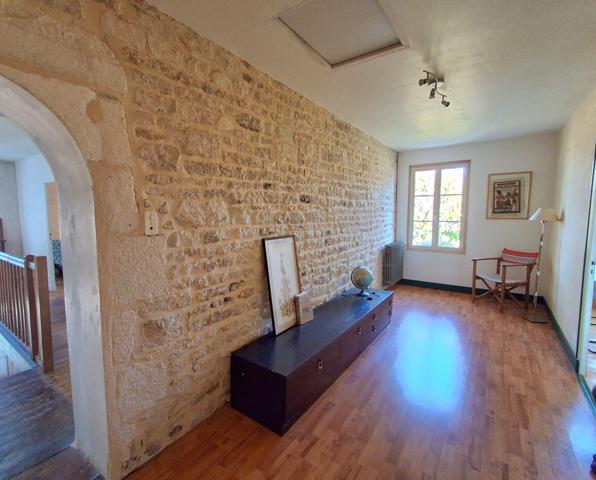 Maison  9 pièce(s)  7 chambre(s)  280.7 m²