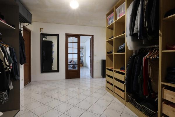 Maison à vendre 3 pièces JANVILLIERS (51) Plain pied, et grand grenier aménageable, garage, jardin et cour.